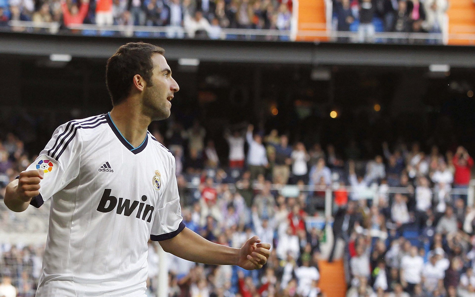 “德甲领头羊战火重燃，压力与日俱增”，德甲阵营