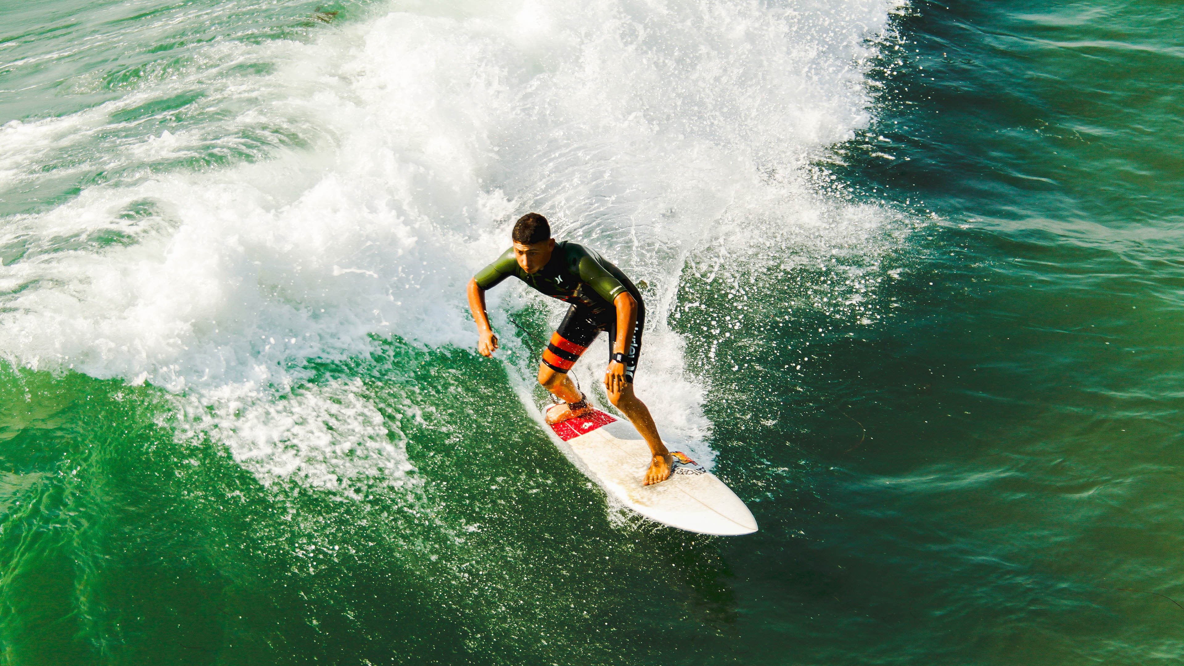 爱游戏体育（AYX）官方APP下载-德国骑手吉尔·托马斯在2024年国际马术联合会障碍赛世界巡回赛中以“Bella”马匹获得个人第六名，表现出色。